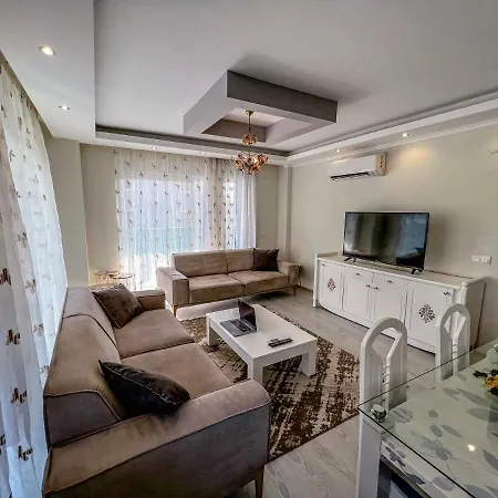 アパート Spacious Flat At The Pool, Huge Balcony, 2 Bedroom *