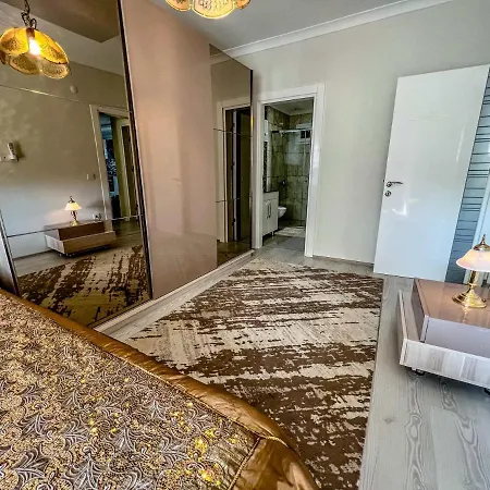 Spacious Flat At The Pool, Huge Balcony, 2 Bedroom * アランヤ