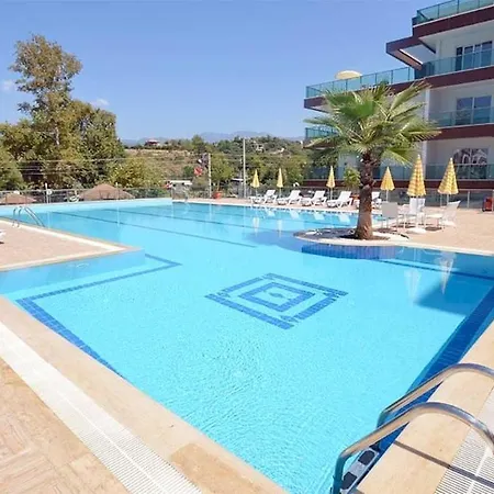 Spacious Flat At The Pool, Huge Balcony, 2 Bedroom アパート