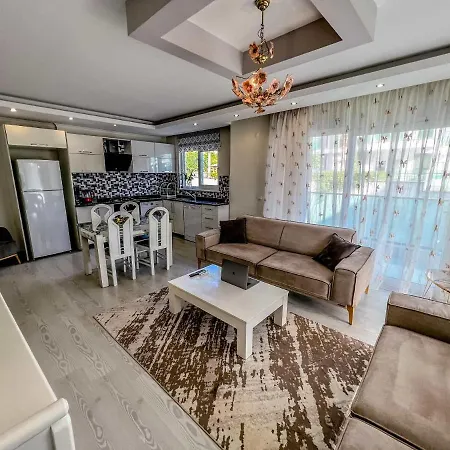 アパート Spacious Flat At The Pool, Huge Balcony, 2 Bedroom