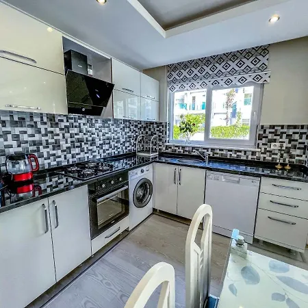 Spacious Flat At The Pool, Huge Balcony, 2 Bedroom アランヤ