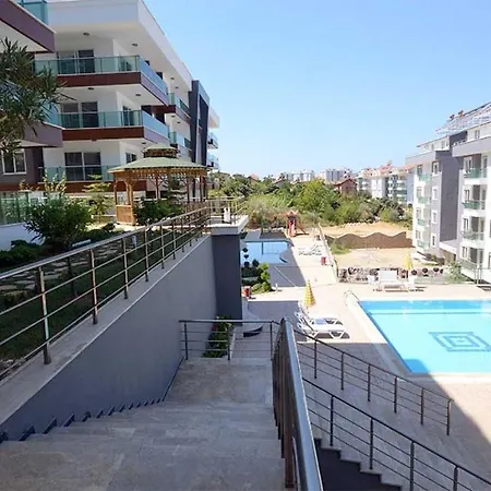Spacious Flat At The Pool, Huge Balcony, 2 Bedroom アパート アランヤ