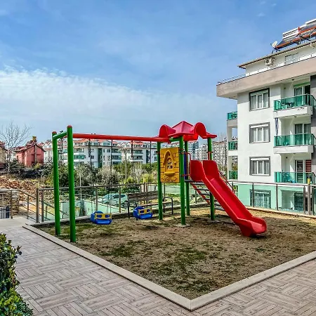 Spacious Flat At The Pool, Huge Balcony, 2 Bedroom アパート アランヤ